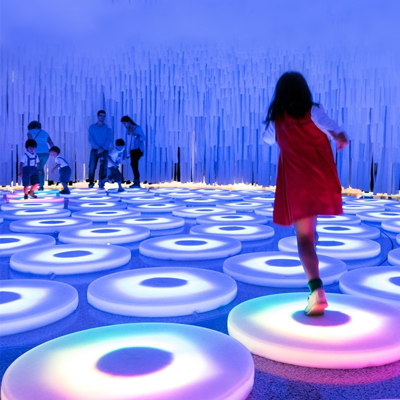 Bærbar runde LED -dansegulvfliser udendørs/indoor, berøringskontrol Interaktiv lys op Disco Dance Floor Fliser, hvid plastoverfladesensorisk og specialundervisningslegetøj til børn